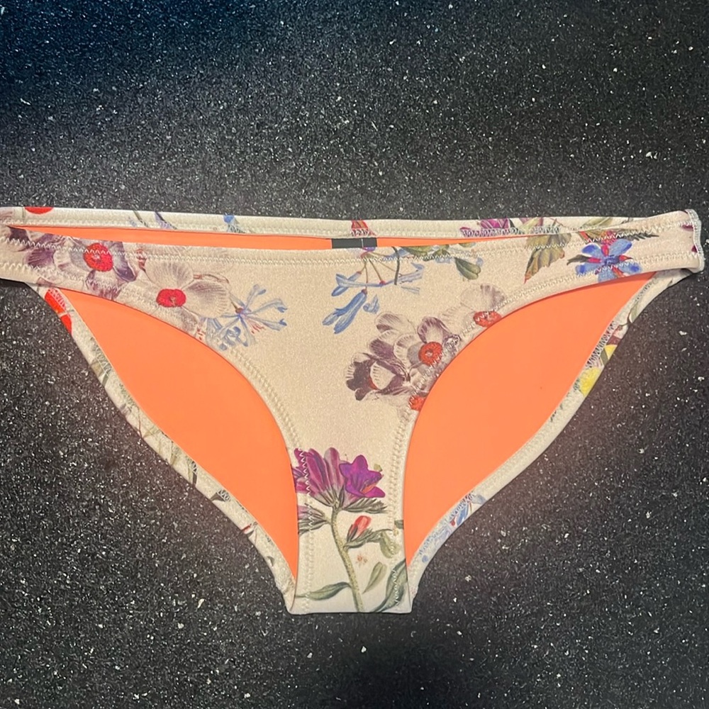 EUC TRIANGL Size Small Bikini Bottom